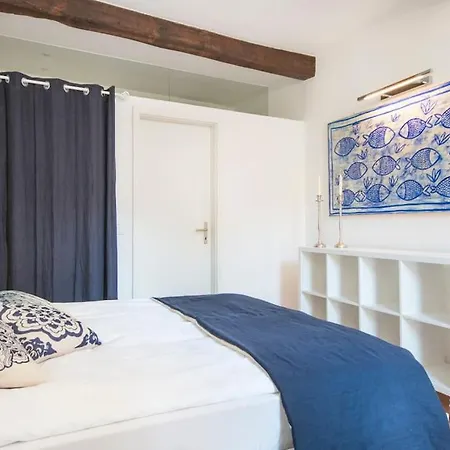 Cortiletto With Courtyard In Gandria 아파트